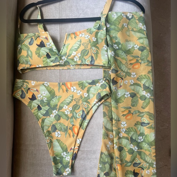 Nuera Brand Tropical Print Bikini Set with Sarong - never worn - Picture 4 of 7